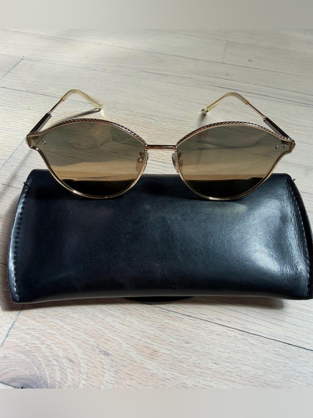 Bottega Veneta Gold Frame Brown Gradient Lens Women's Sunglasses - Like New!